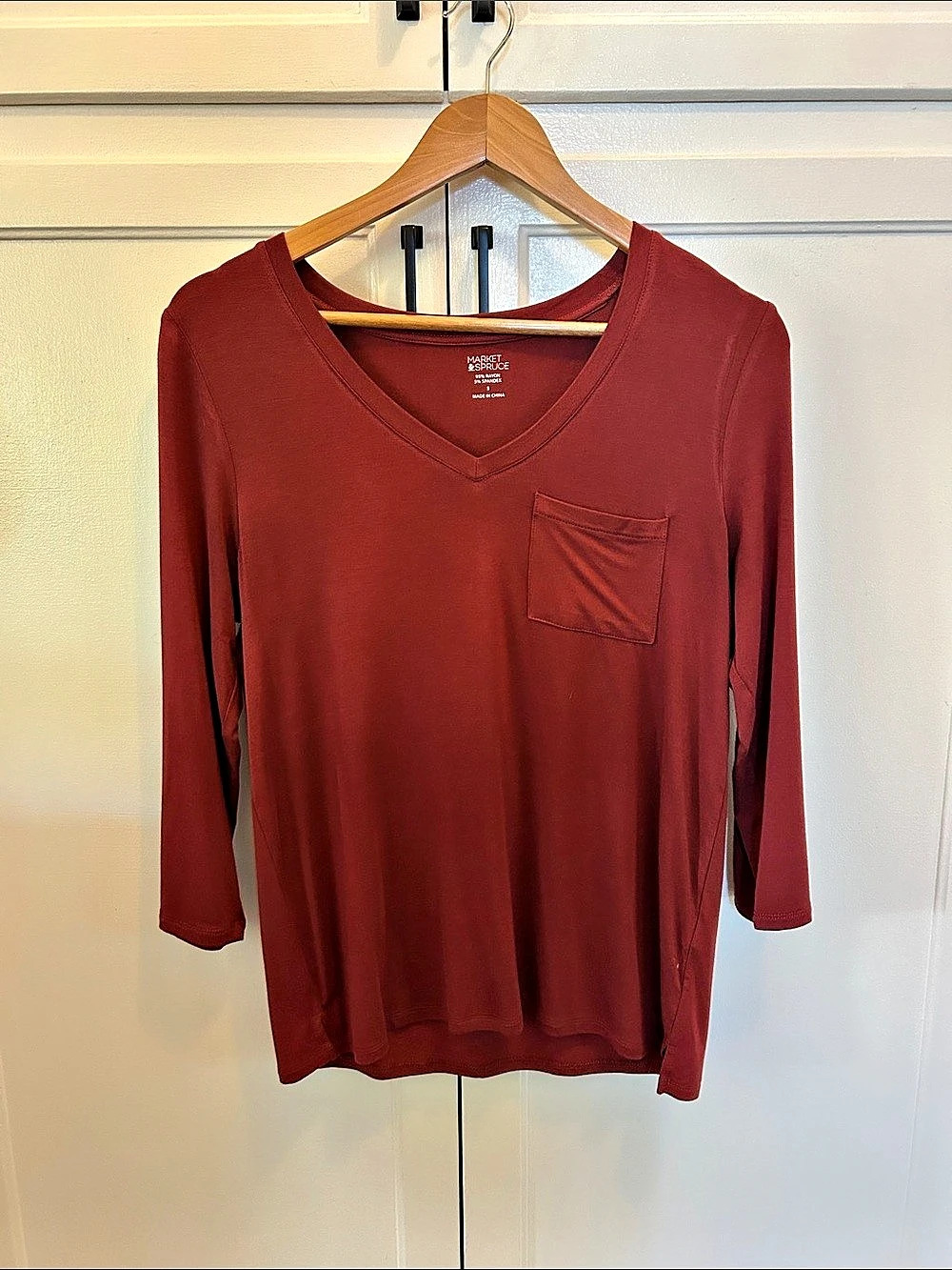 Market & Spruce Long Sleeve V-Neck Top in Red Size Small